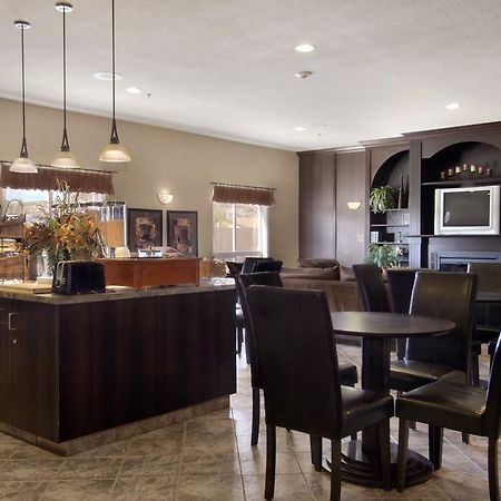 Ramada By Wyndham Drumheller Hotel & Suites מראה פנימי תמונה