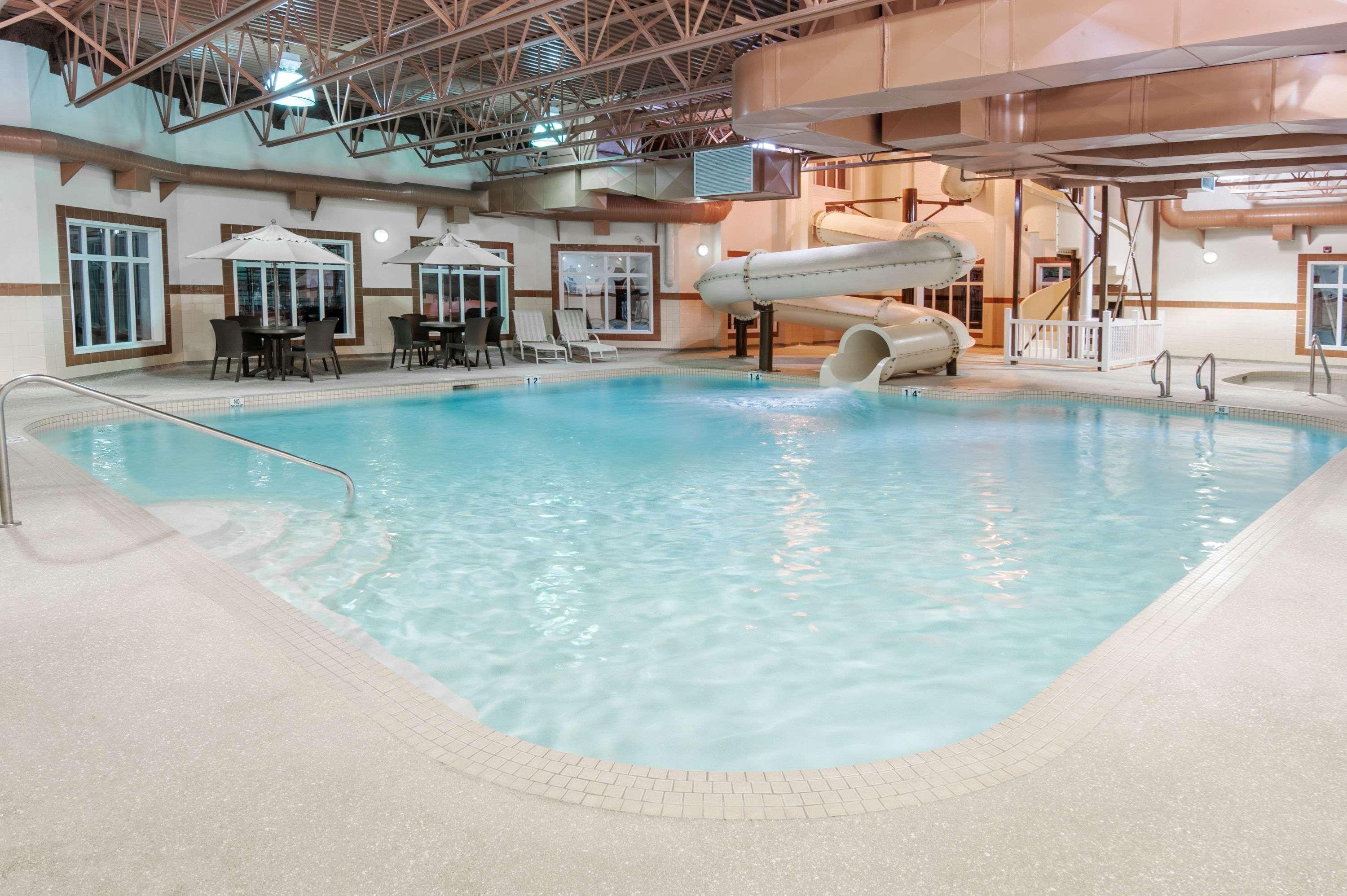 Ramada By Wyndham Drumheller Hotel & Suites מראה חיצוני תמונה
