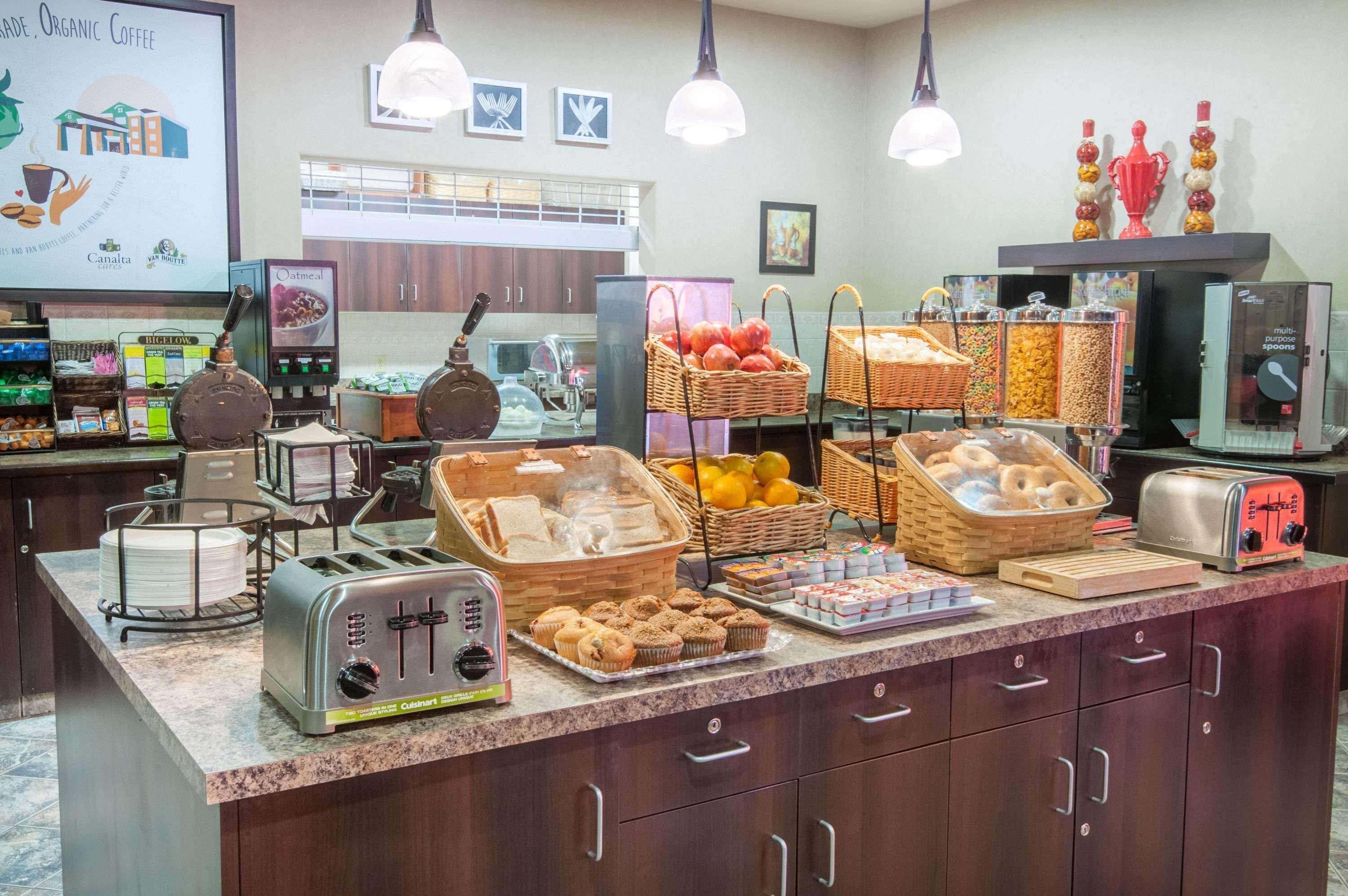 Ramada By Wyndham Drumheller Hotel & Suites מראה חיצוני תמונה