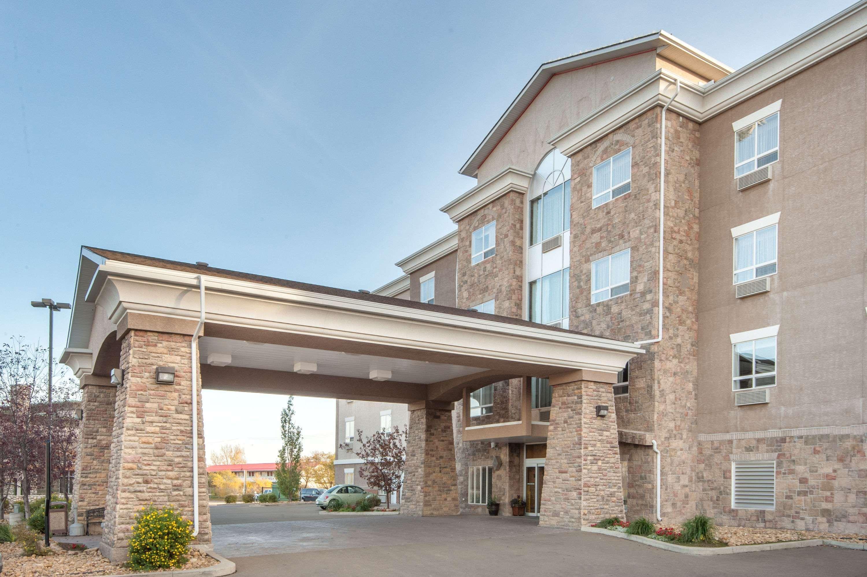 Ramada By Wyndham Drumheller Hotel & Suites מראה חיצוני תמונה