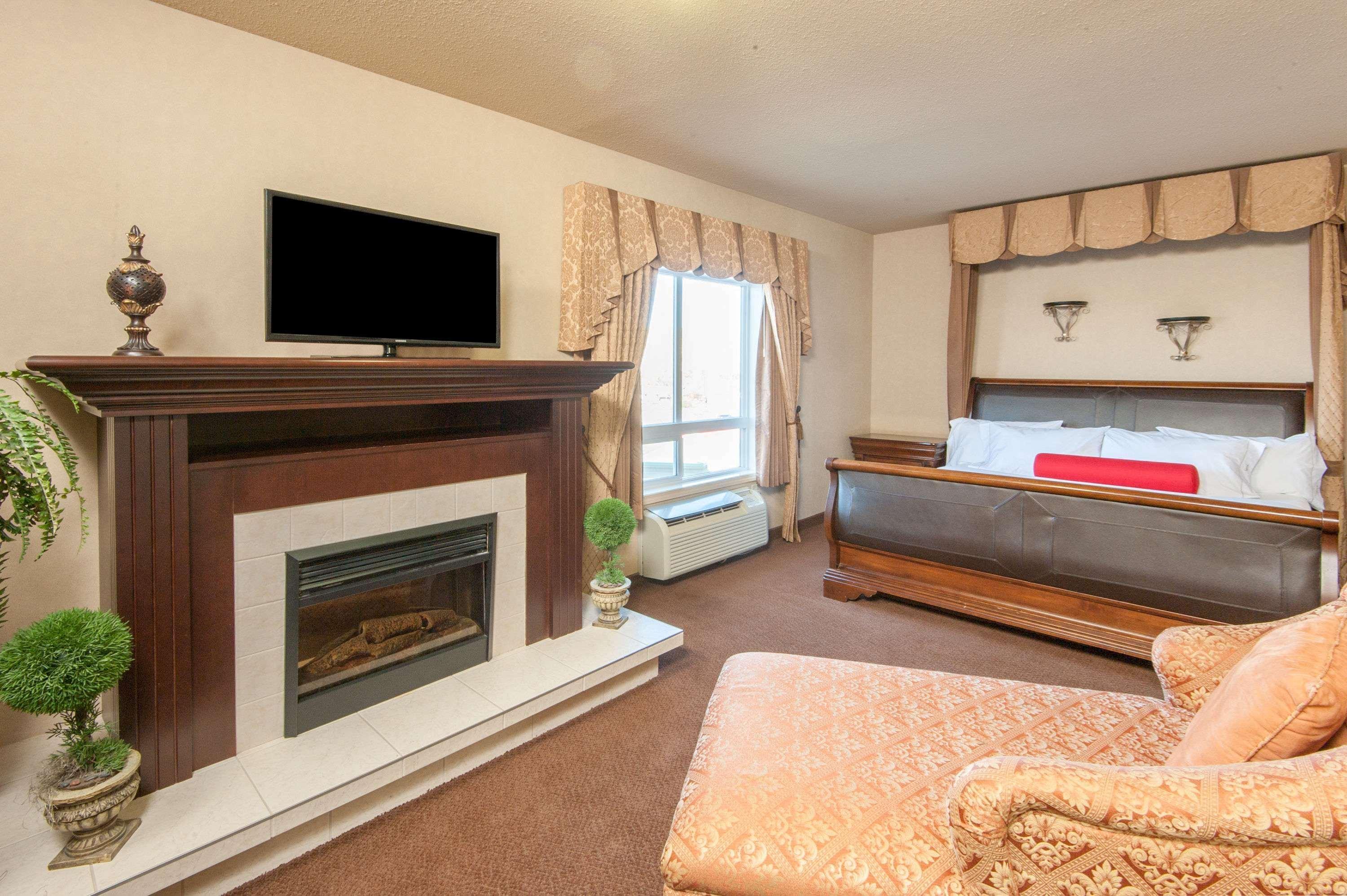 Ramada By Wyndham Drumheller Hotel & Suites מראה חיצוני תמונה