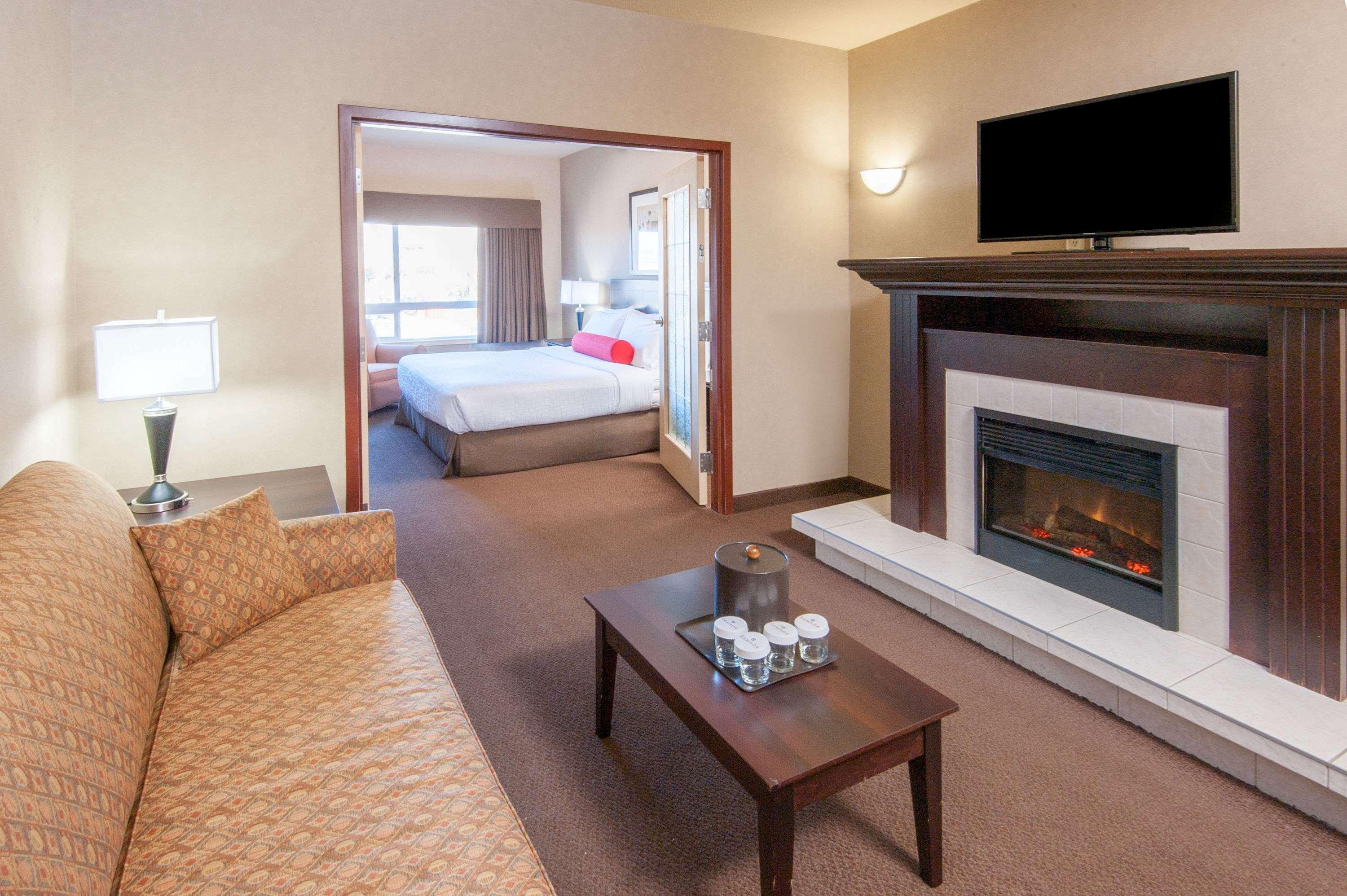 Ramada By Wyndham Drumheller Hotel & Suites מראה חיצוני תמונה