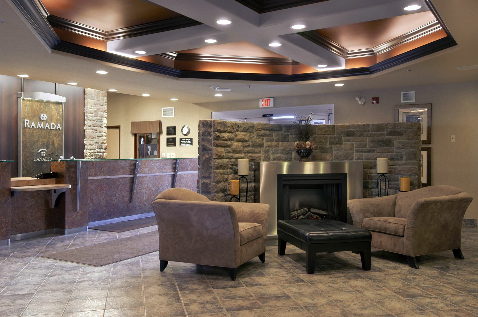 Ramada By Wyndham Drumheller Hotel & Suites מראה חיצוני תמונה
